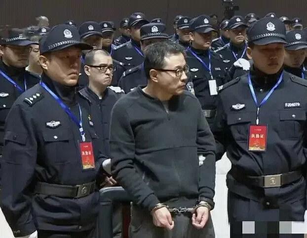 山西头号黑老大陈鸿志，抢夺煤矿敛财78亿，挖人祖坟，扇书记耳光