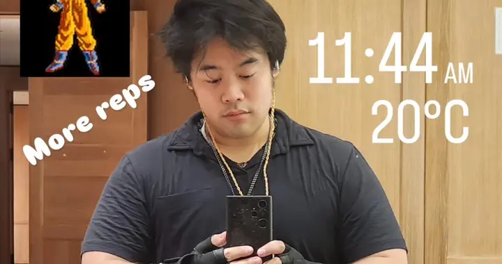 钟镇涛35岁长子晒生活近照，身材复胖手脚粗壮，远离家人长居上海