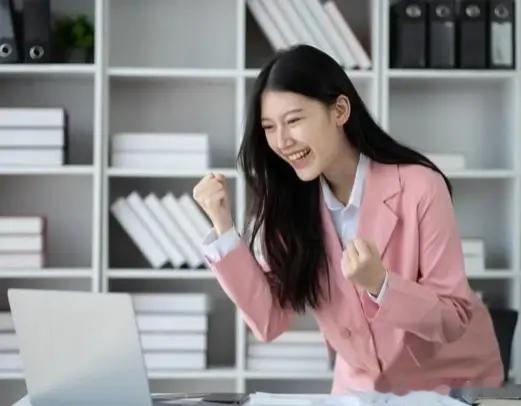 职场女性\孕\谋求生路，权益保障还是道德争议？