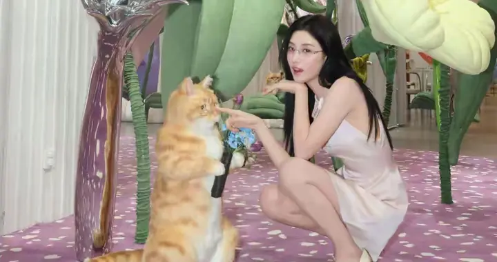 卢昱晓这造型还不赖哦