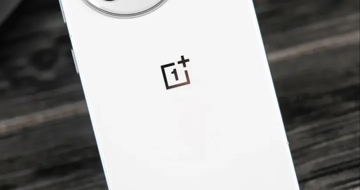 一加更激进了，骁龙8至尊+耐摔直屏+6100mAh，国补后售价亲民