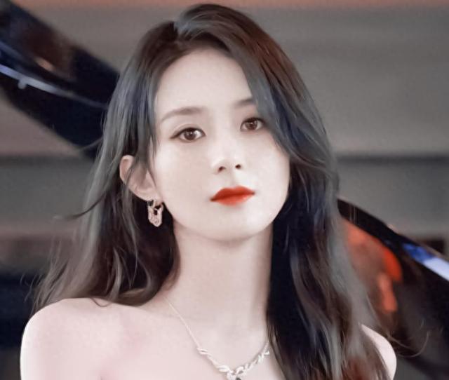 飞天的这一夜，站在领奖台的赵丽颖，给内娱提了一个醒！