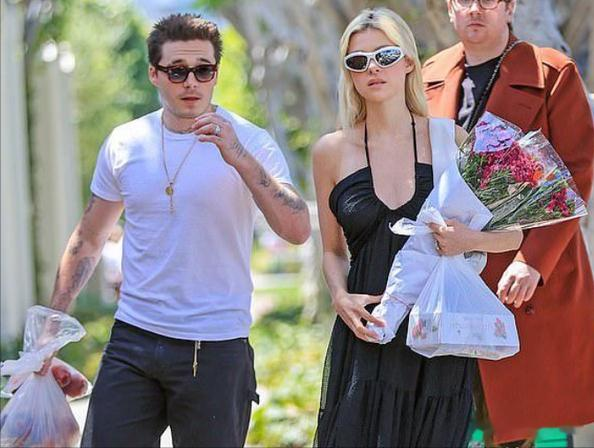 贝克汉姆长子入赘犹太富豪家族吃软饭，3周年晒美女老婆赤身照