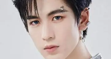 2. 一句“东南亚”引轩然大波，张凌赫致歉难平众怒