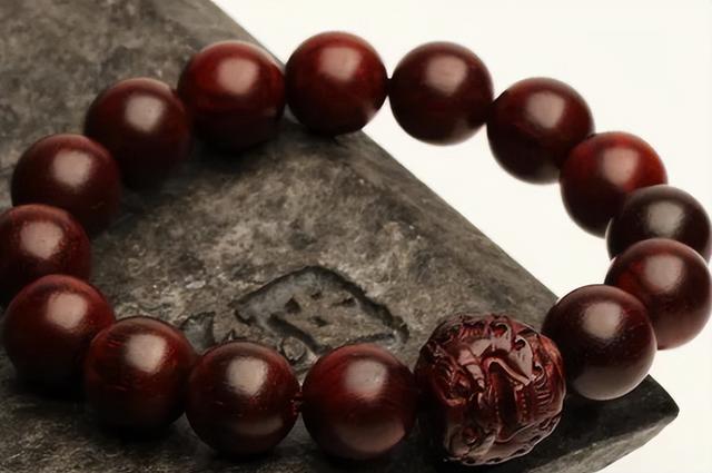 小叶紫檀|怎么辨别小叶紫檀手串的真假？