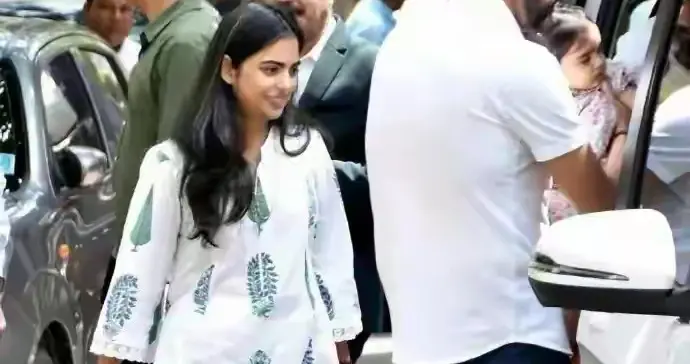 印度首富唯一的宝贝女儿，从来不化妆，就是素颜也不输女明星。