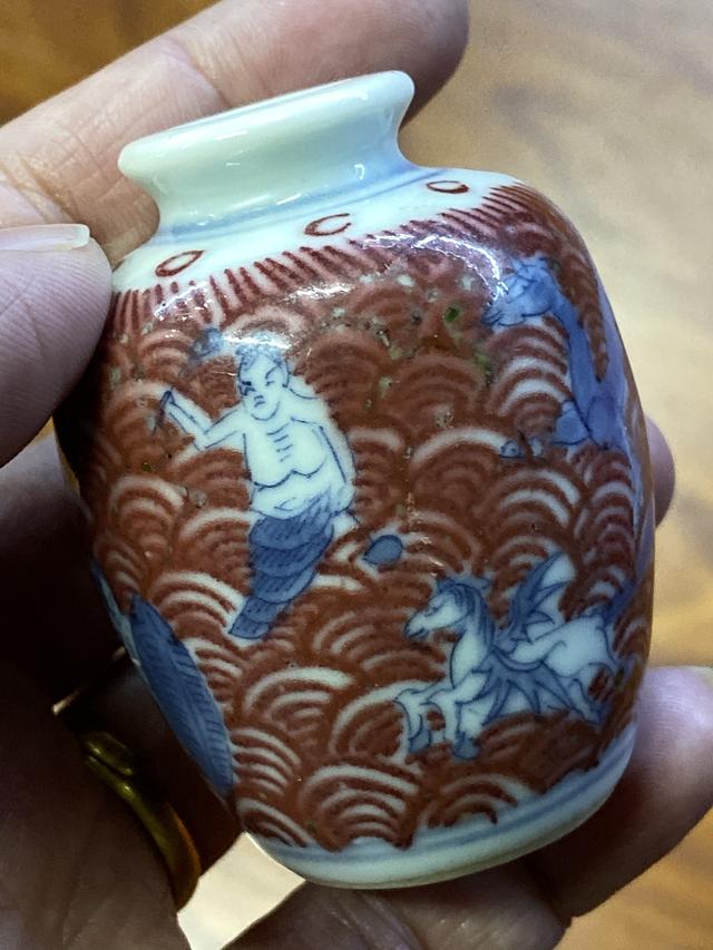 鼻烟壶|瓷器鉴赏①清代海八怪纹饰鼻烟壶