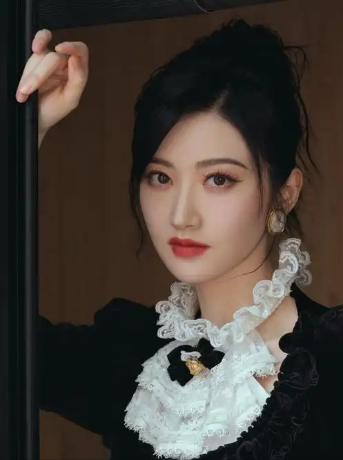 景甜：东方韵味的甜美佳人，演技绽放璀璨光芒