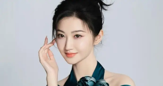 景甜的旗袍：把民国风情穿成现代中式美学范本