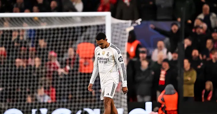 已沦皇马替补！6万利物浦球迷狂嘘叛将 手指+亲吻队徽嘲讽：后悔吗