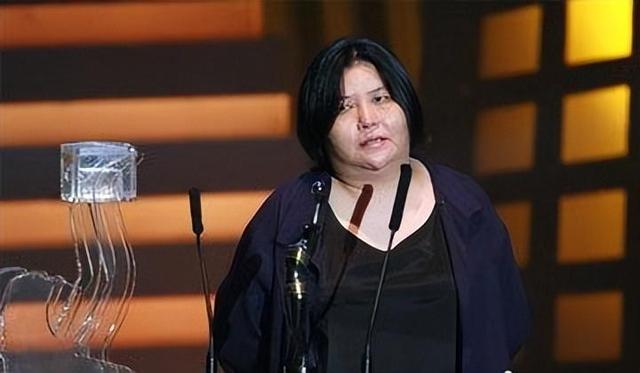 一手捧红那英王菲，将林志玲从黑帮手里救出，年过60至今无人敢惹