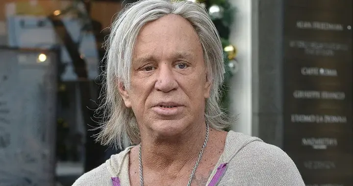 欠6万房租被驱逐！米基·洛克败诉，巨星无奈被房东扫地出门