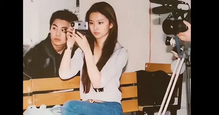 往事如烟：刘亦菲朱亚文是大学同学，青涩照画面感十足！