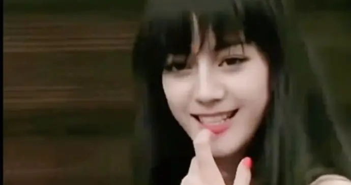 迪丽热巴早期自我介绍完播率100%！青涩可爱，天生丽质从小美到大