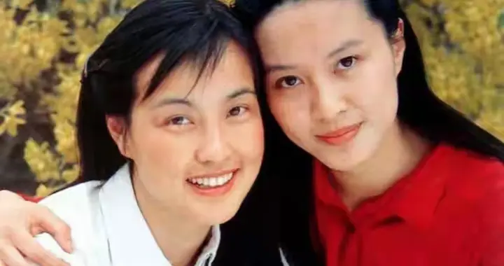 方舒：捧红屠洪刚后被抛弃，独自抚养两个女儿24年，女儿成其骄傲