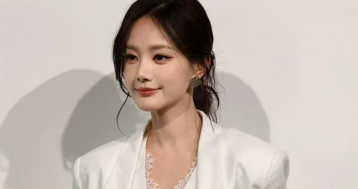 李一桐白色蕾丝西装超美 ???