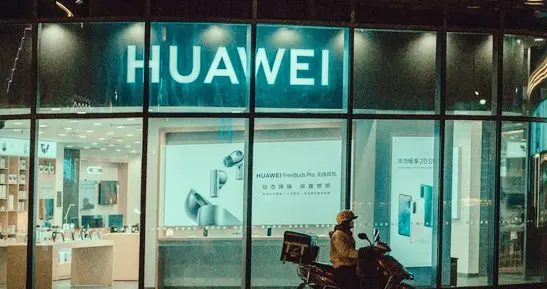 华为凭什么卖这么贵？没有华为，国产品牌能混？