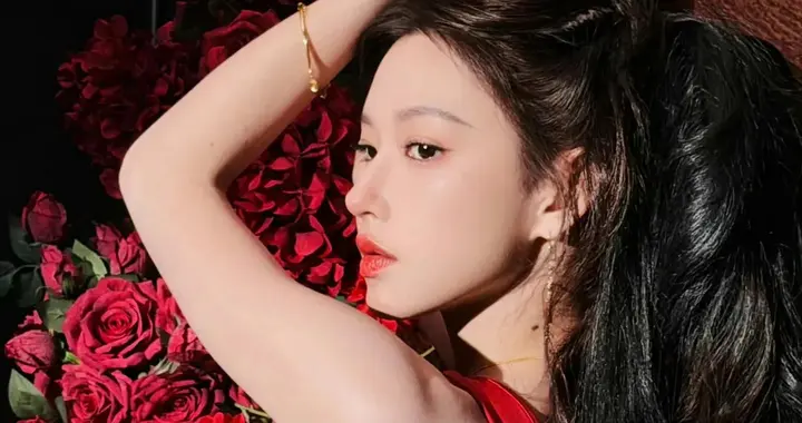 程潇红裙杀疯了！这才是“富贵花”的正确打开方式