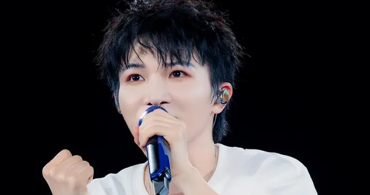 香港大火仅1天，周深一个举动实现口碑暴增，把江湖地位展露无疑