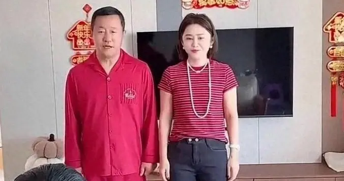 不听赵本山劝告，离婚后再娶小19岁老婆，王小宝向同辈岳父母拜年