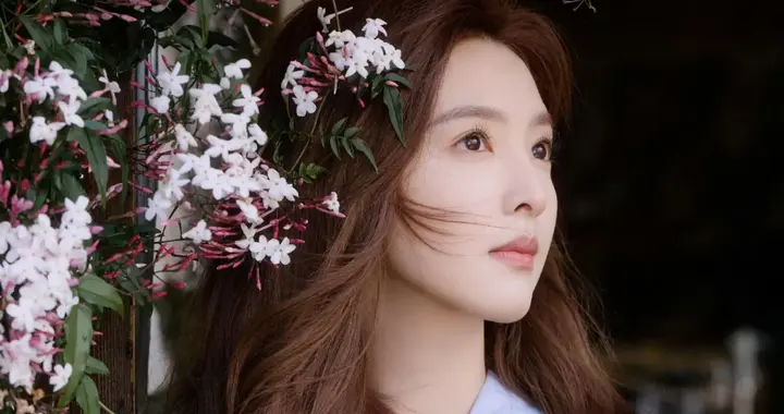 章若楠的美艳与惬意生活