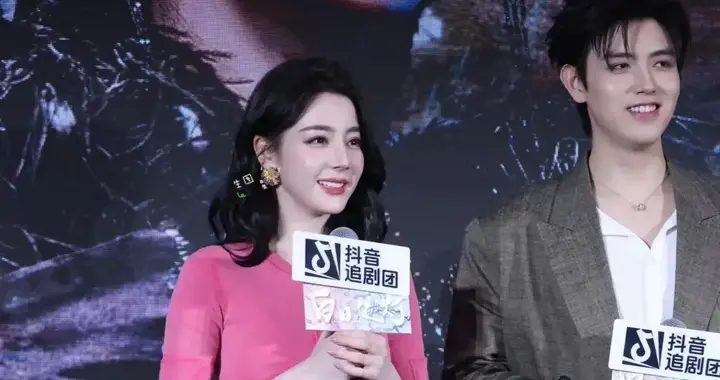 迪丽热巴北京线下追剧团活动，感觉热巴身材真好不愧是内娱首美