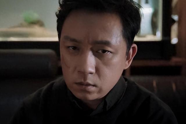 张艺谋《雪迷宫》收视炸了：躲过黄景瑜，我却被41岁男二号惊艳了