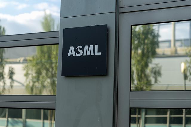 ASML：正在开发下一代光刻机