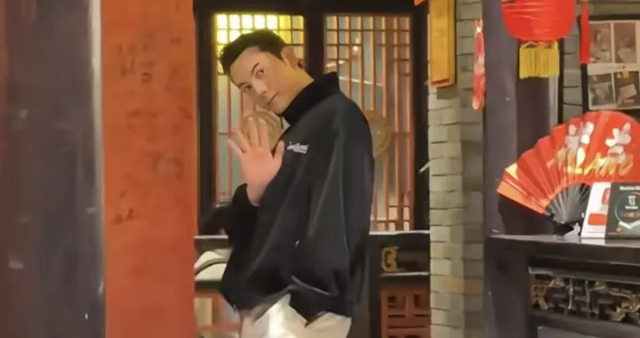 陈伟霆和张家辉米兰吃火锅被偶遇，都主动和粉丝打招呼合影！