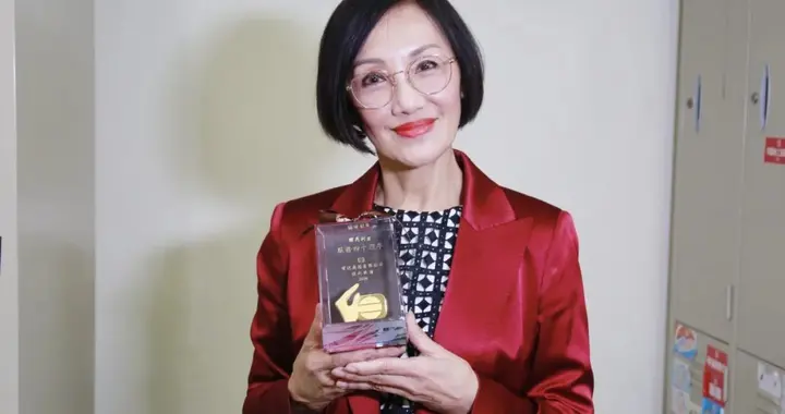 又一位老戏骨疑似离巢！TVB御用阿妈突然发话，曾公开表示遭减薪