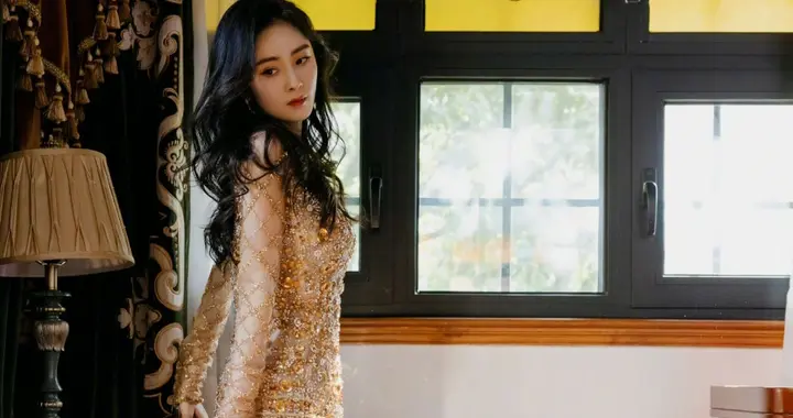 杨幂，一些好看的画报穿搭色彩 ???