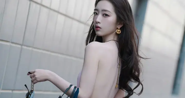 邓恩熙 裸粉丝滑长裙的纯欲诱惑