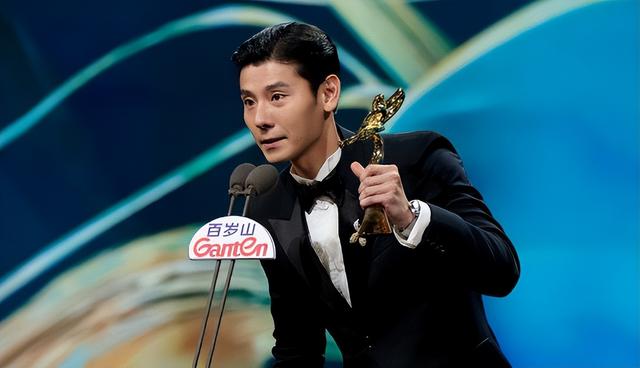 怪不得首次提名就拿奖，原来她就是蒋奇明老婆，娶个贤妻旺三代！