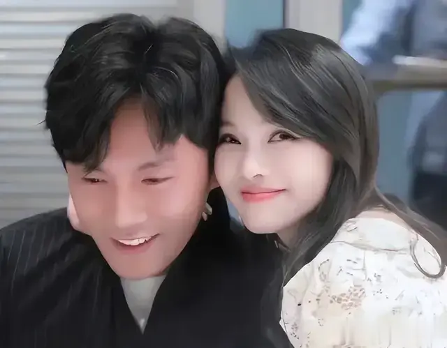 56岁伊能静疑似靠吃药维持生理期！毕竟是姐弟恋，需要减短年龄差