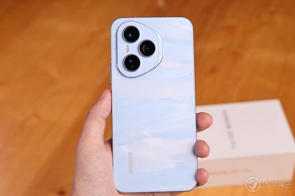 荣耀 400 Pro，又一台果替诞生？