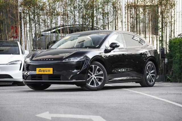 华为发力了，公布智界R7的12月销量，超过1.5万台