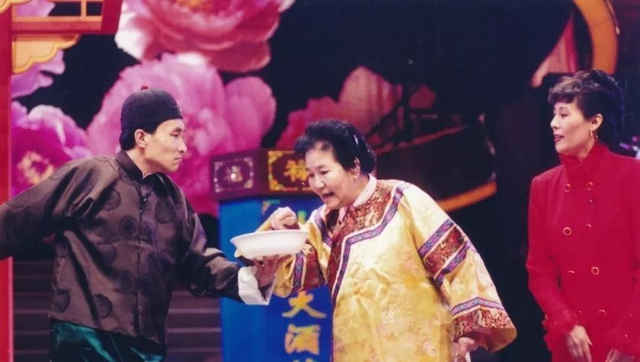 赵丽蓉|春晚一句台词识破潜伏的间谍，去世24年的赵丽蓉，仍被官媒缅怀