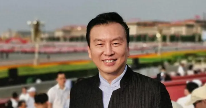 父母没了，老婆跑了，儿子丢了，60岁央视名嘴张泽群现状让人唏嘘