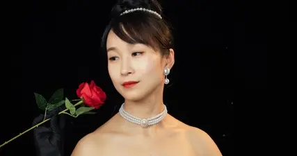 蓝盈莹和蔡文静撞衫的场面引发了热议