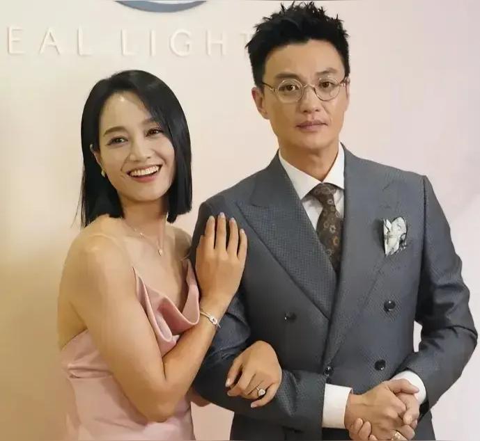 终于知道朱丹周一围不甜的原因在哪里了，是周一围对妻子没有回应。 朱丹周...