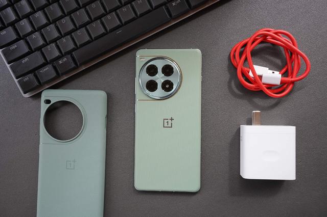 更强的中端手机旗舰，一加 Ace3 Pro全面评测