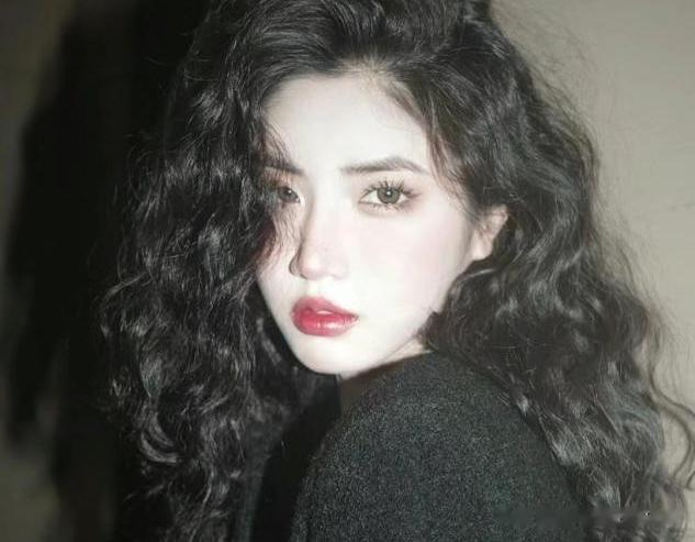 你适合“直发”还是“烫发”？关键要看这3点，选错显老10岁不止