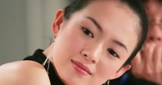 不靠发型遮丑，贴头皮封神 这五位骨相女星，露额露顶照样艳压群芳