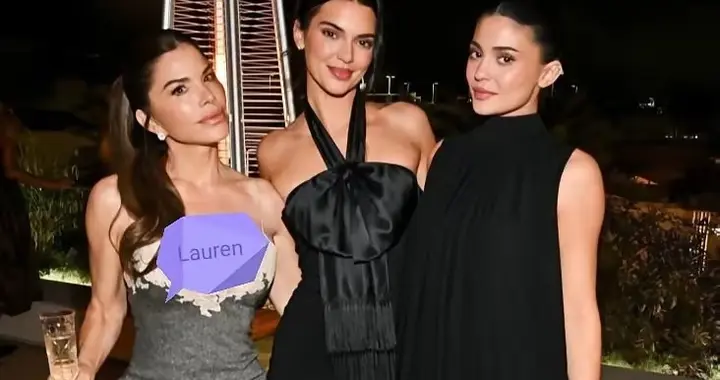 桑切斯又添新造型，与超模肯豆和金小妹合影，曝光五短身材萝卜腿