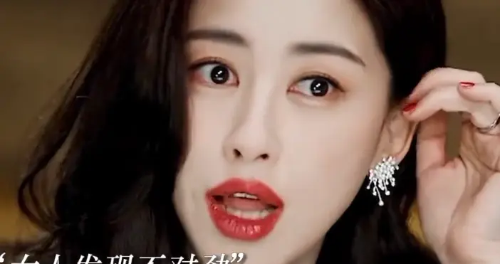 《蜜语纪》差评满天飞，男女主老掉牙还恋爱，网友：放过偶像剧吧
