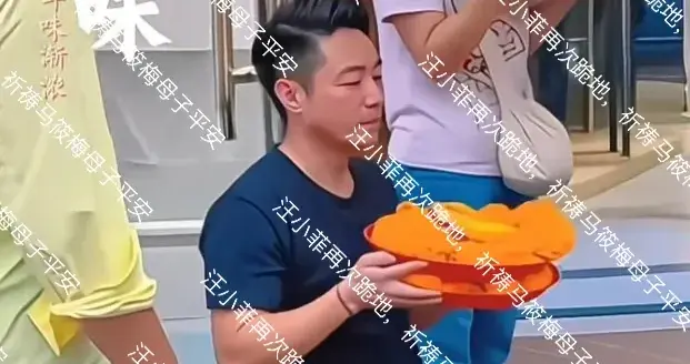 汪小菲再次跪地，祈祷马筱梅母子平安，带孩子旅游好无奈！