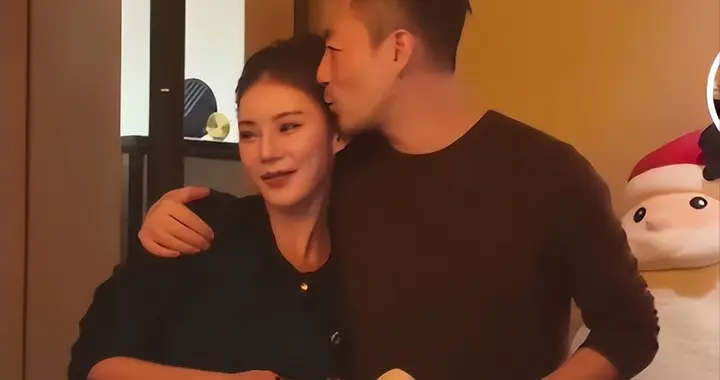 汪小菲专心陪马筱梅待产！玥儿箖箖在奶奶家吃饭香，很爱北京的雪