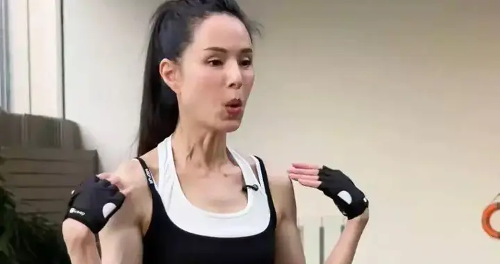 李若彤59岁近照曝光，脖子变化引关注，网友建议健康饮食