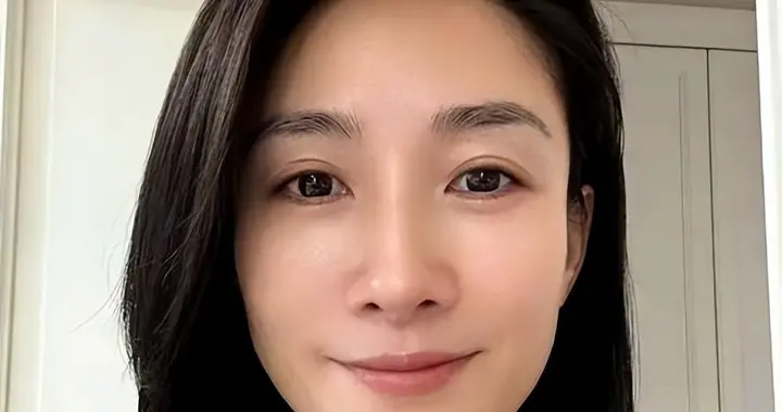 和前夫分道扬镳后，她和9岁女儿相依为命，如今又成粉丝的意难平
