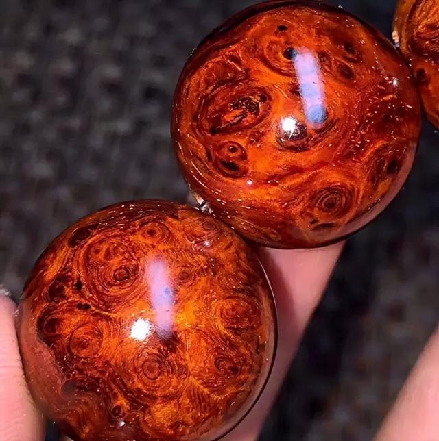 沉香|开眼界！极品的木质手串，到底有多美